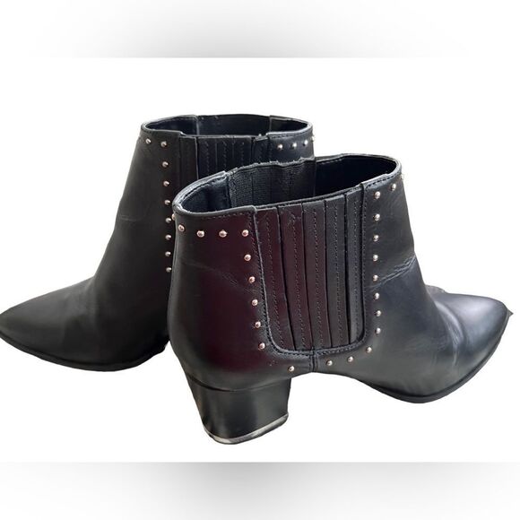 Michael Michael Kors Gemma black Leather
Mid Booties size 6 - Picture 7 of 8